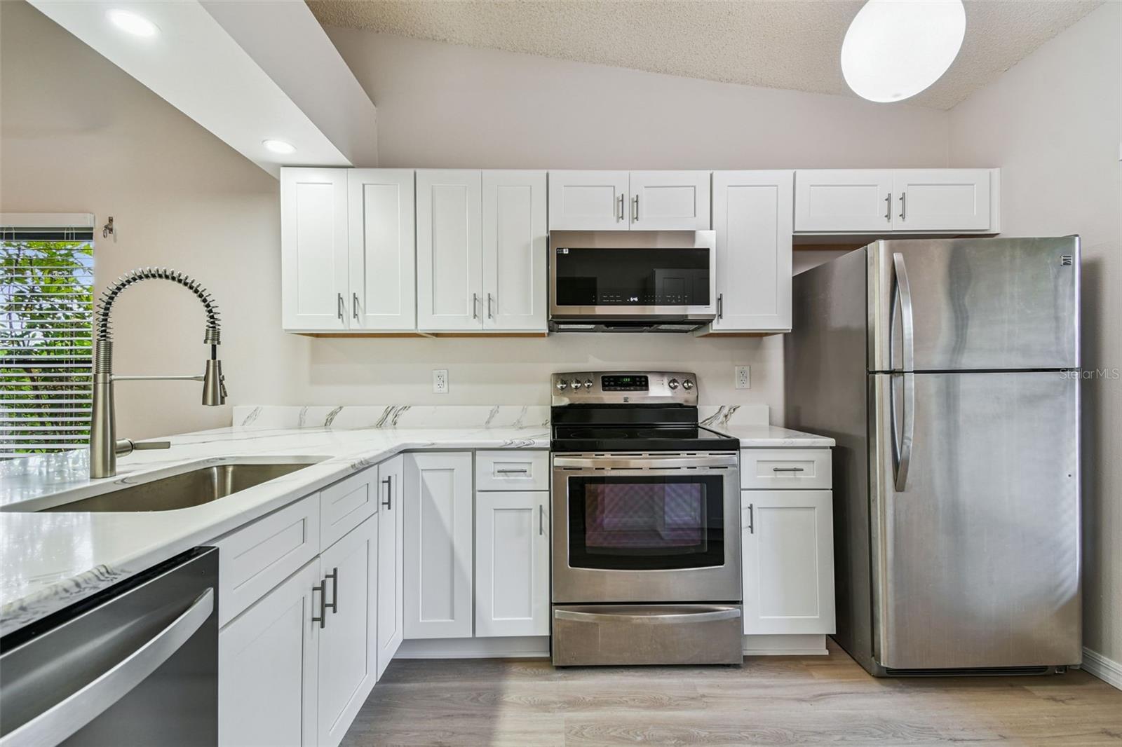 1341 AZALEA DR #1906