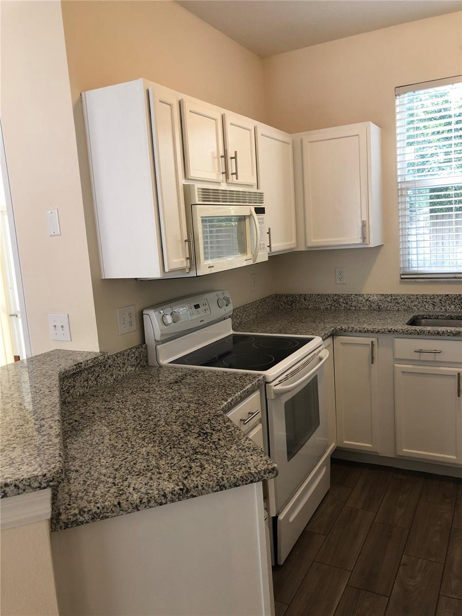 2212 GOLDEN OAK LN #2212