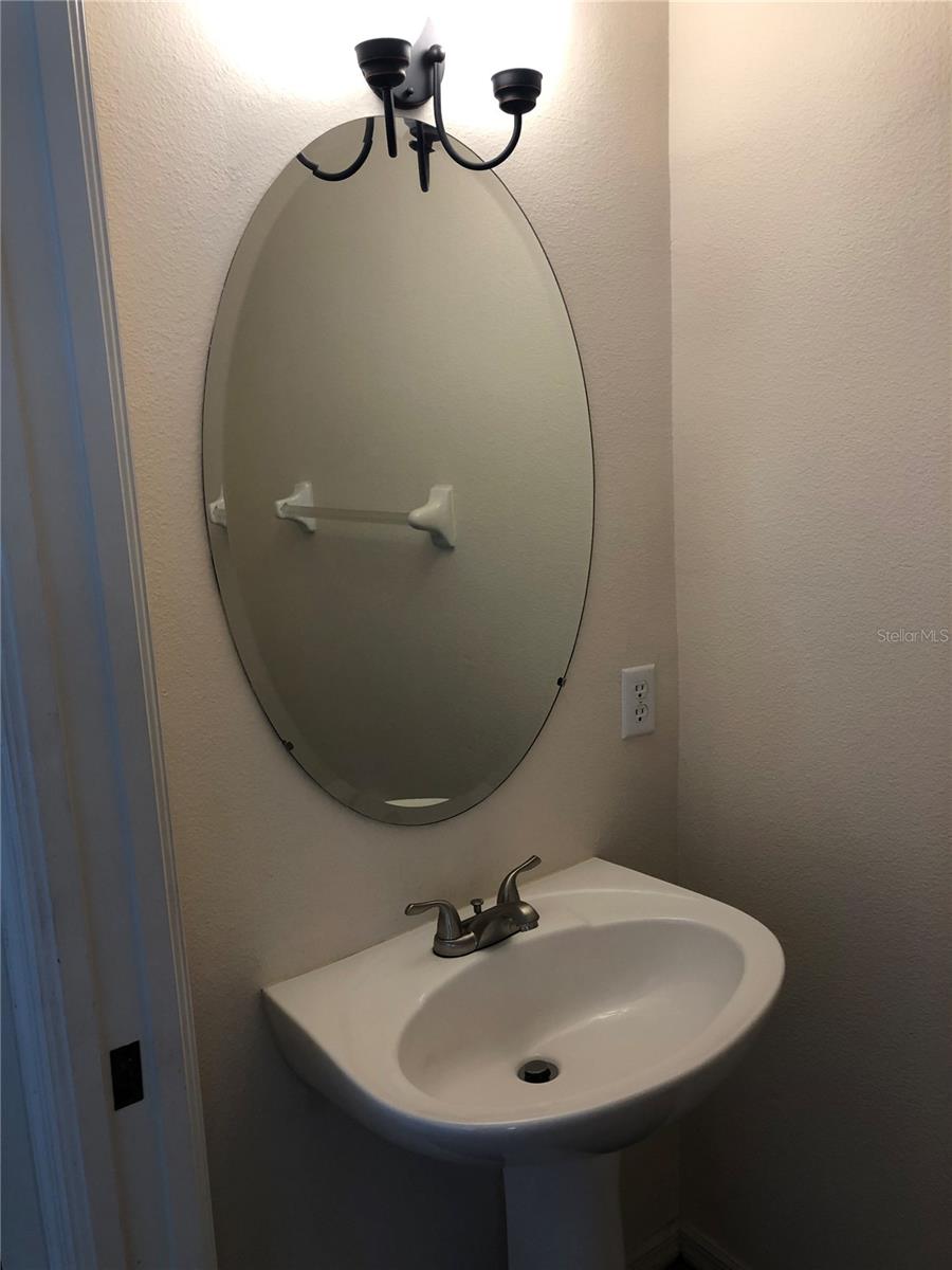 2212 GOLDEN OAK LN #2212