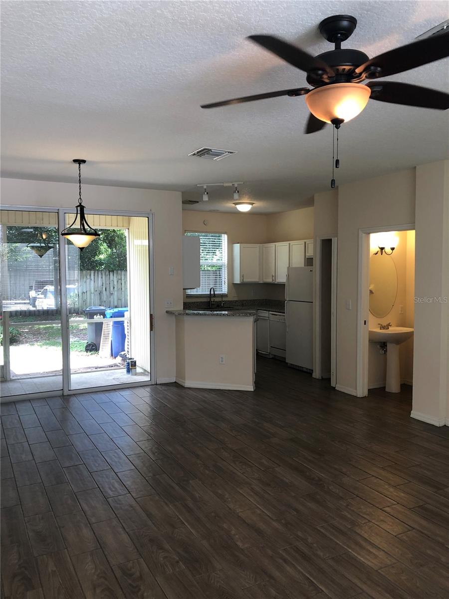 2212 GOLDEN OAK LN #2212