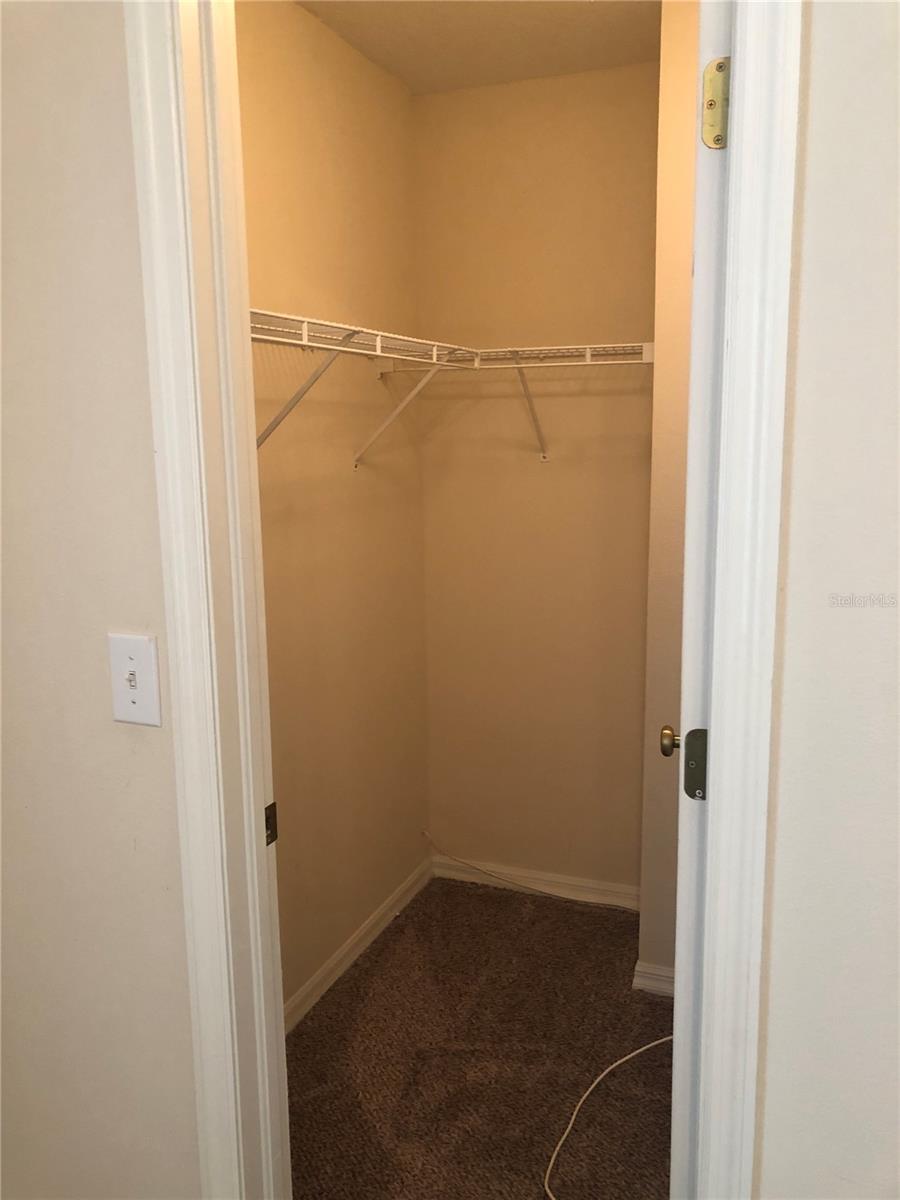 2212 GOLDEN OAK LN #2212