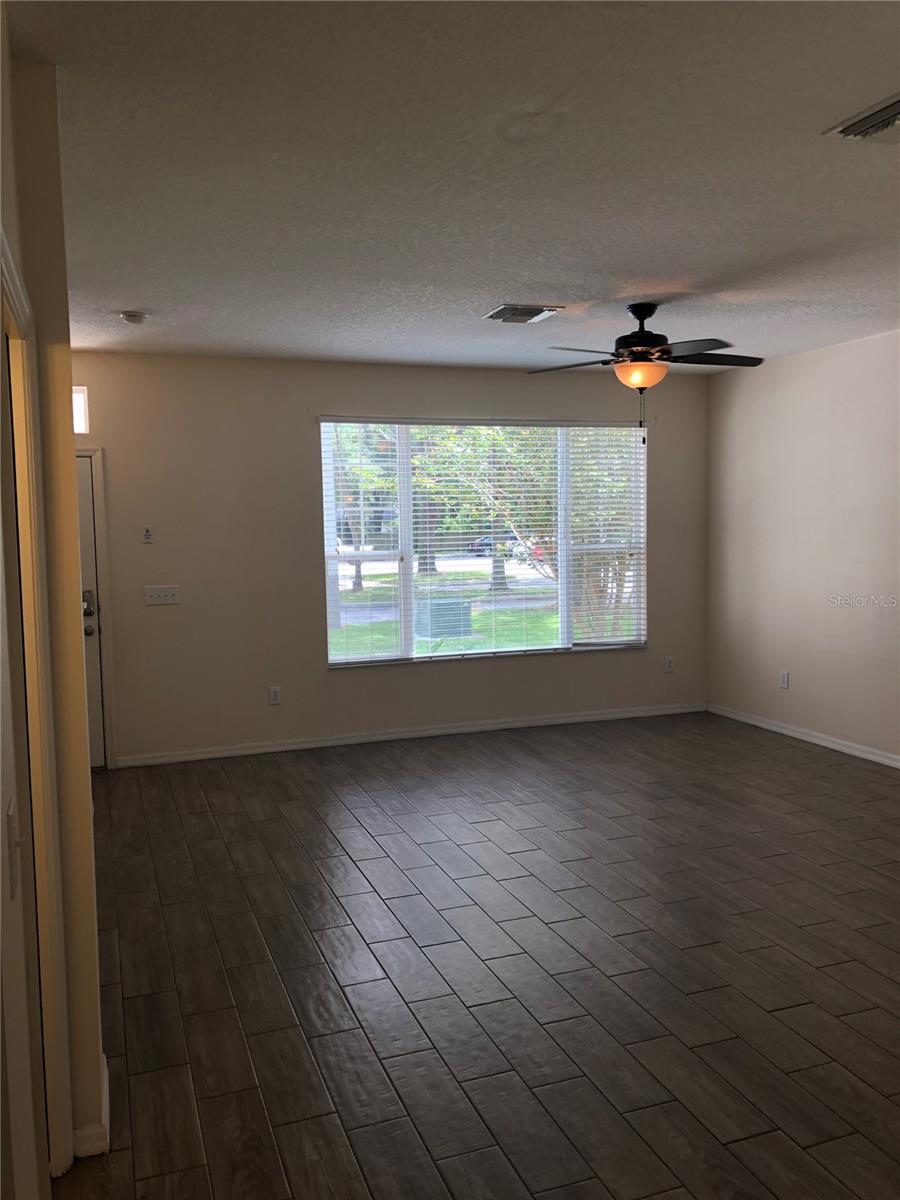 2212 GOLDEN OAK LN #2212