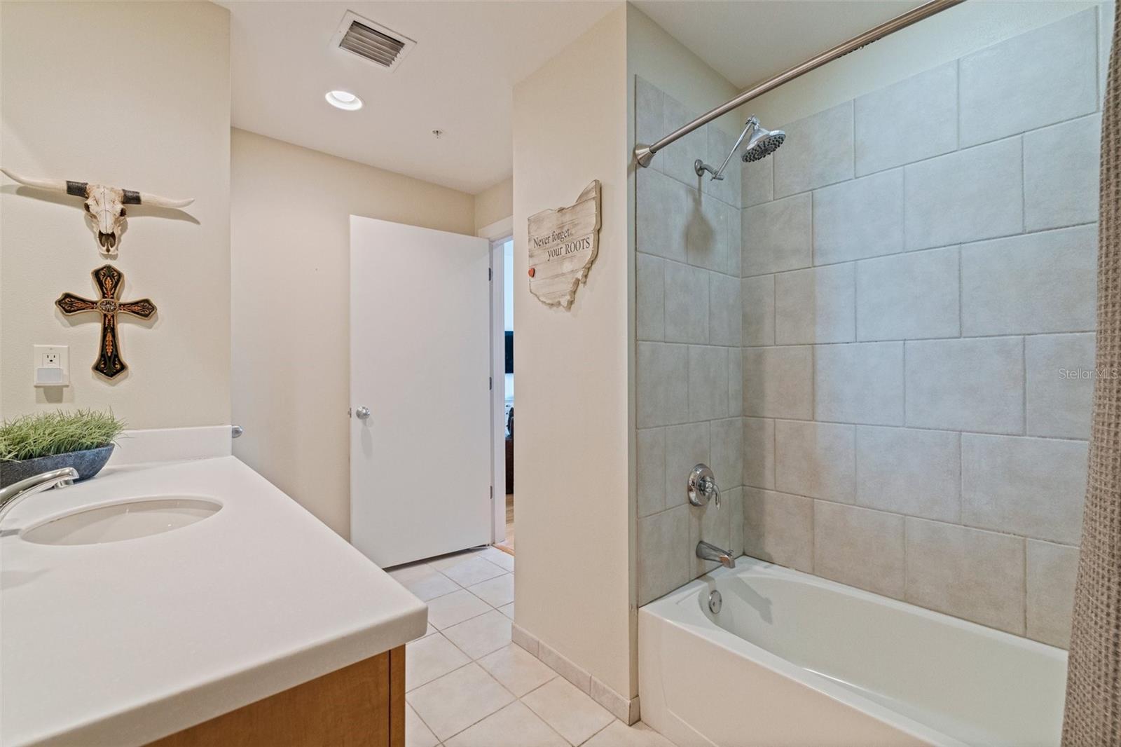 1208 E KENNEDY BLVD #831