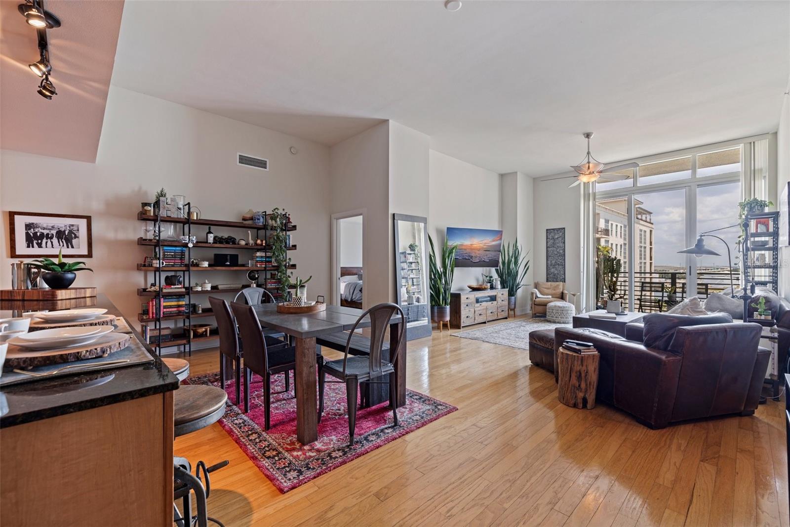 1208 E KENNEDY BLVD #831