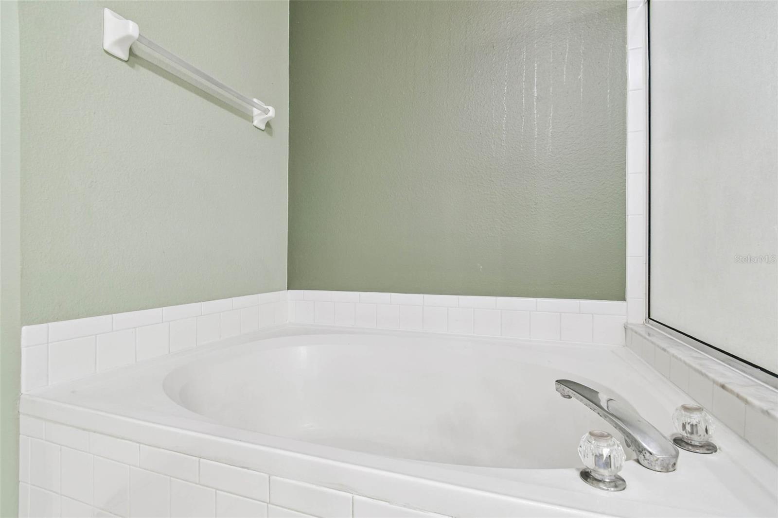 5646 PADDOCK TRAIL DR