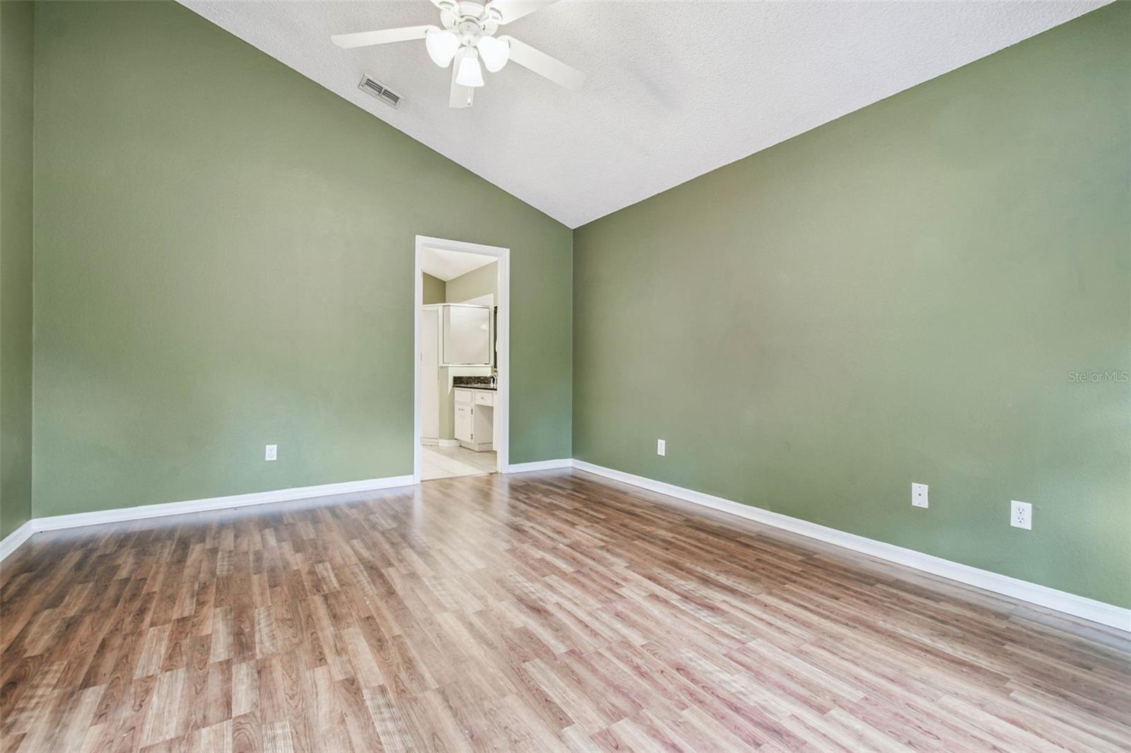 5646 PADDOCK TRAIL DR