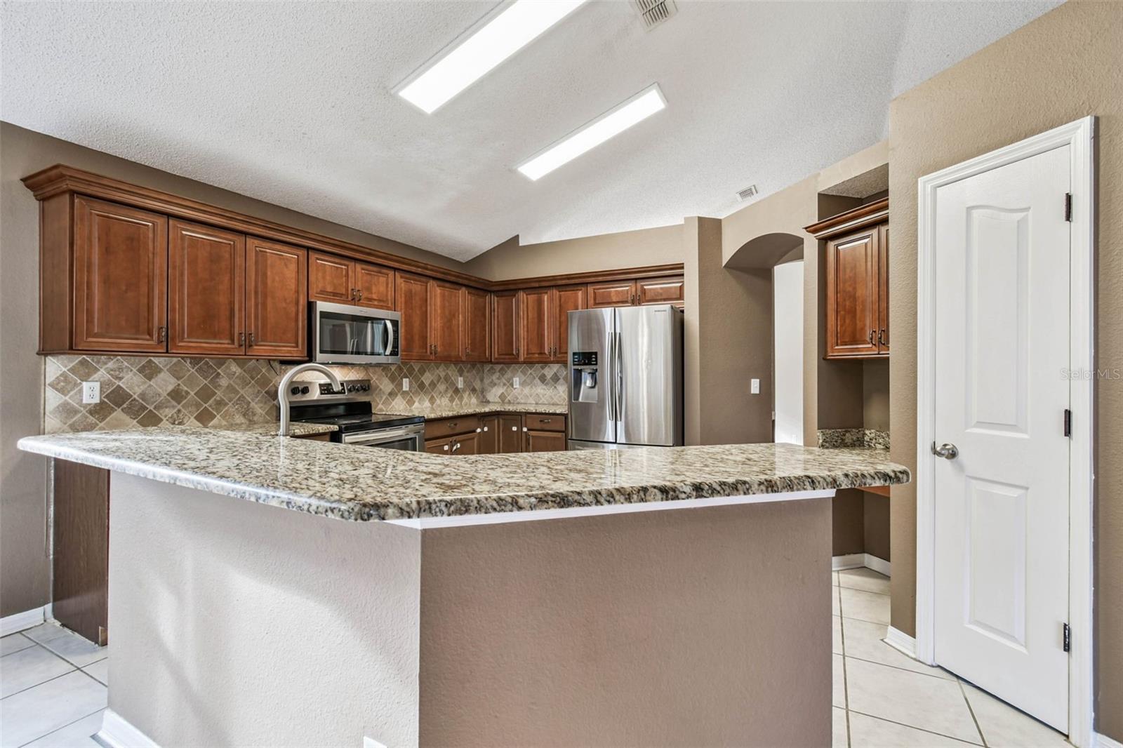 5646 PADDOCK TRAIL DR