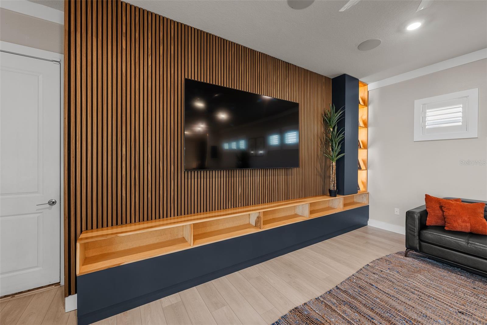 8714 DRUMMER PLANK DR