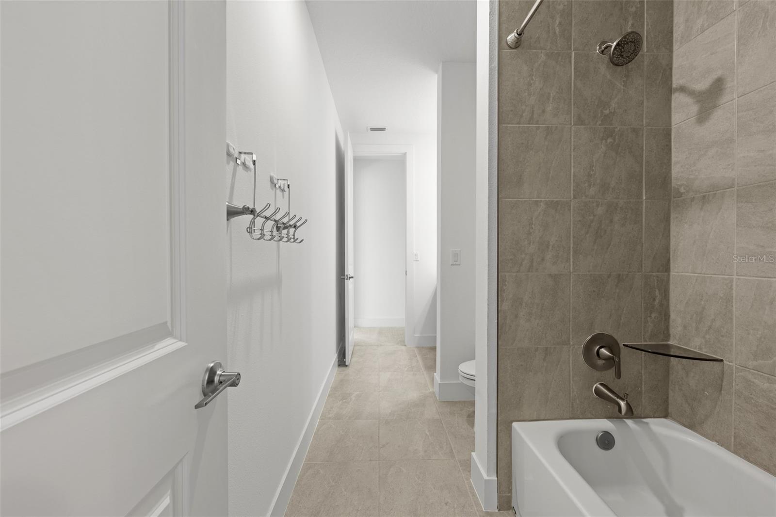 9185 SANDERS TREE LOOP