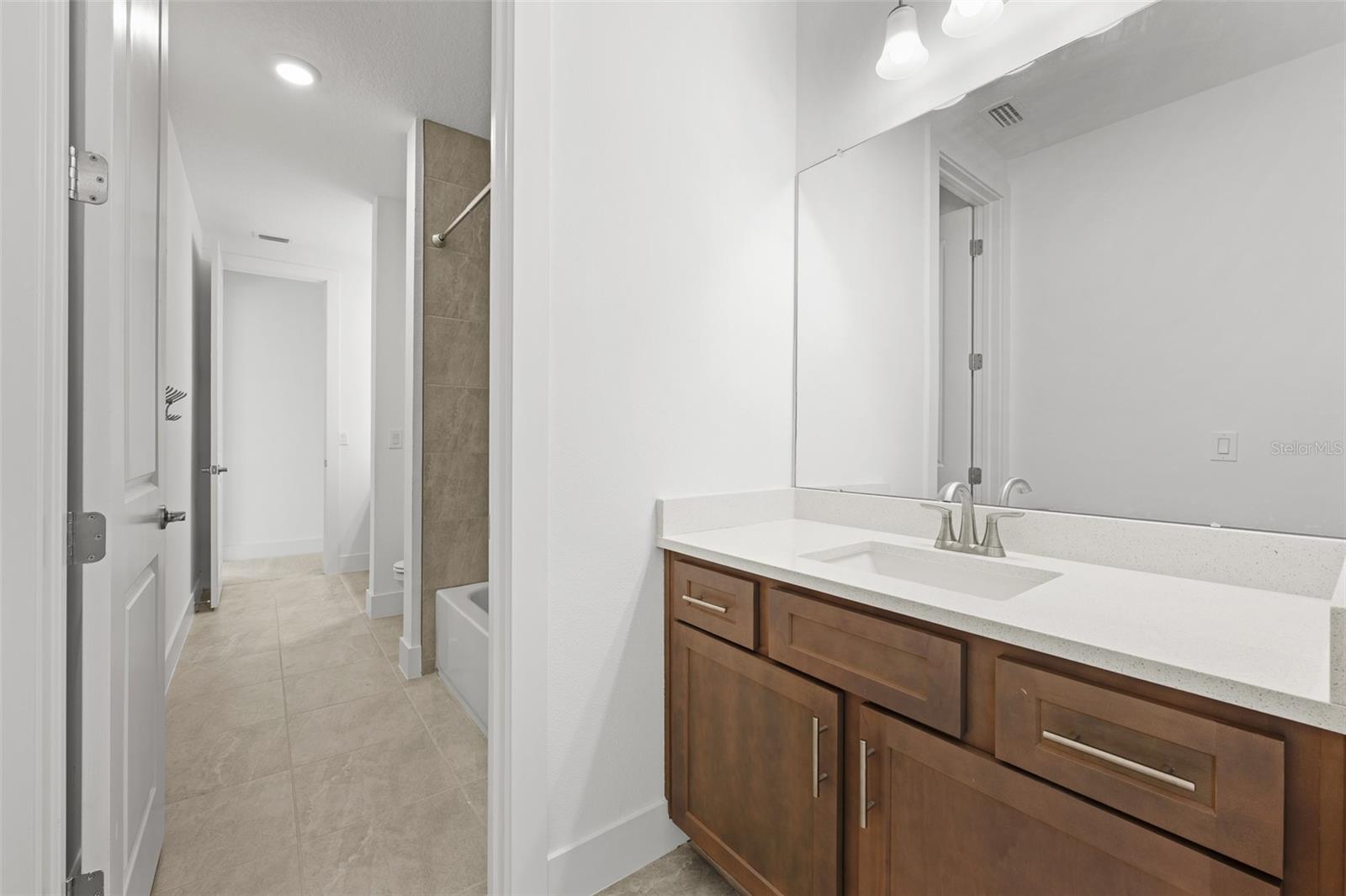 9185 SANDERS TREE LOOP