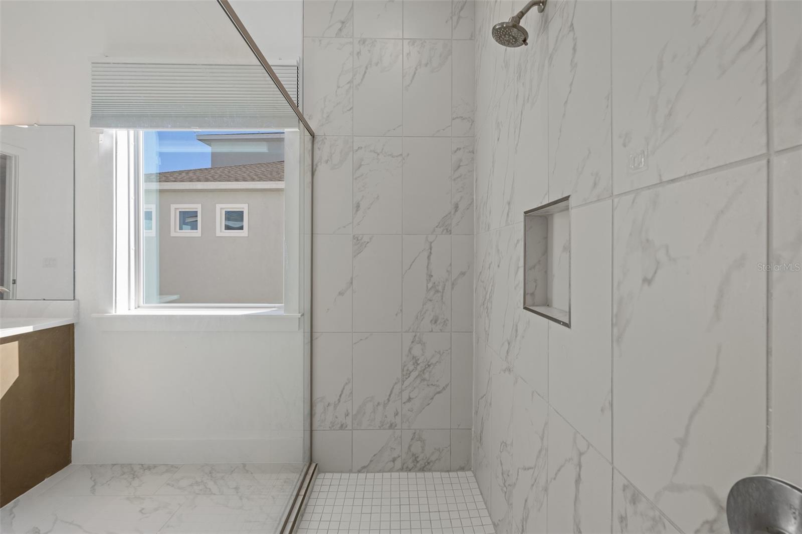 9185 SANDERS TREE LOOP