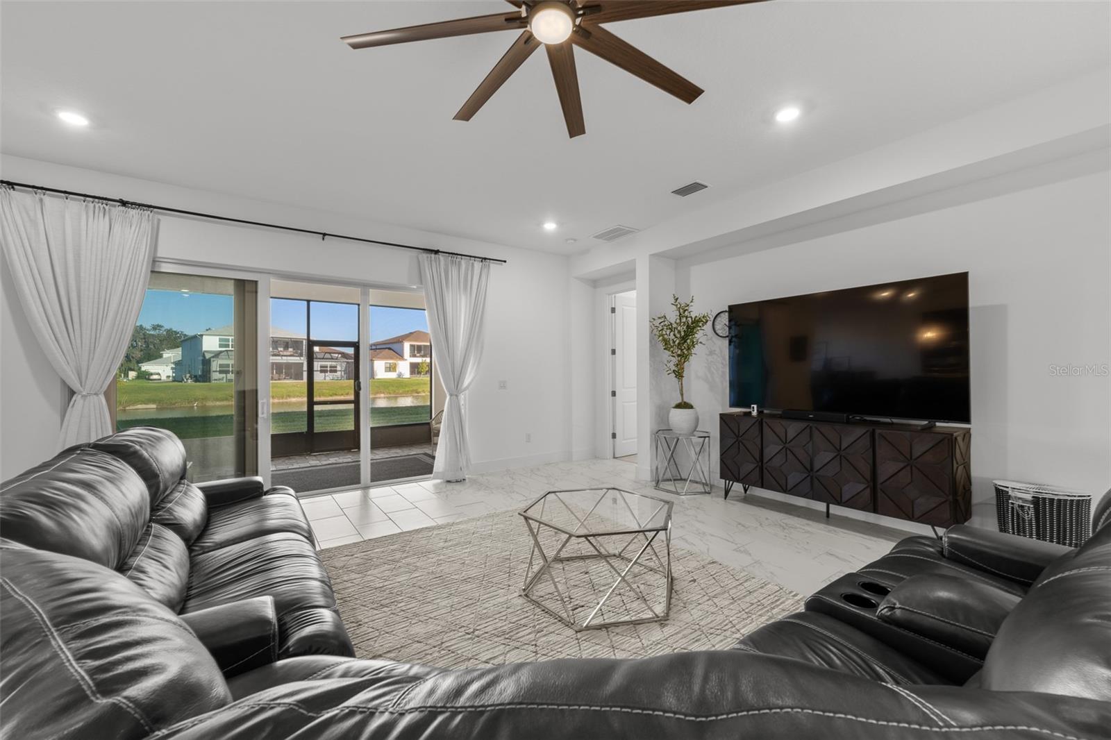 9185 SANDERS TREE LOOP