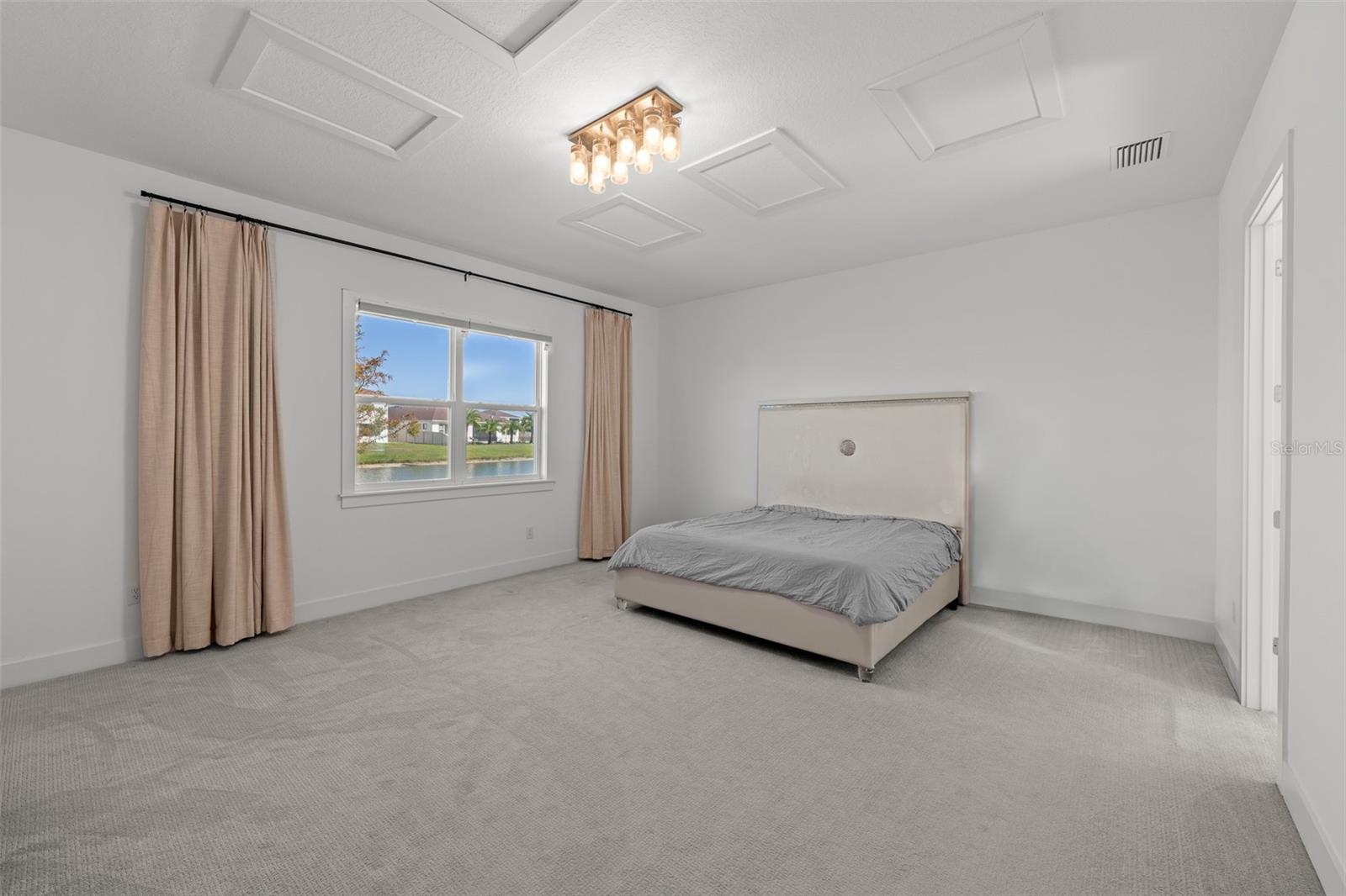 9185 SANDERS TREE LOOP