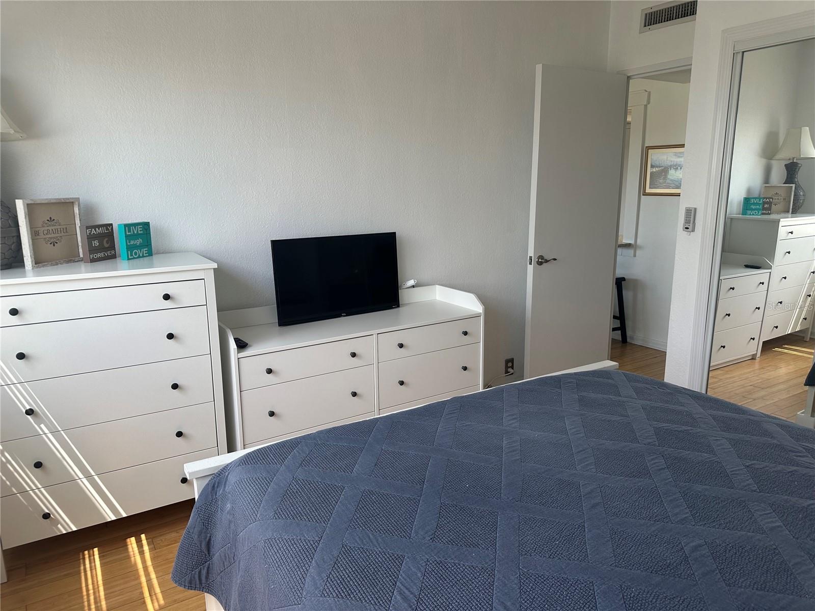 880 MANDALAY AVE #S606