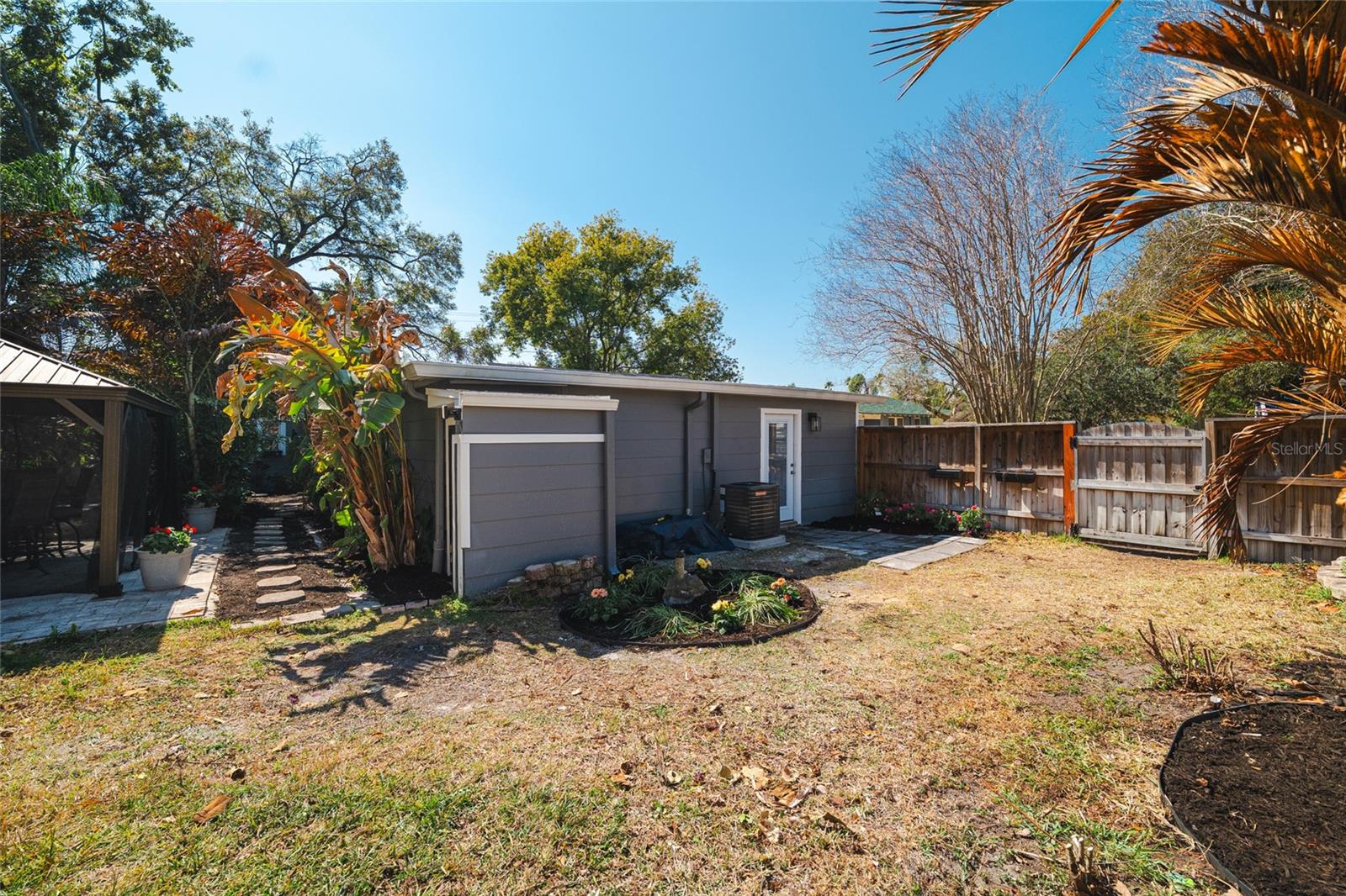 300 E IDLEWILD AVE