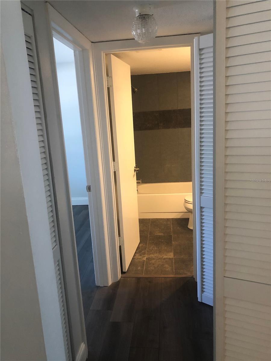 122 LAKEVIEW WAY #122