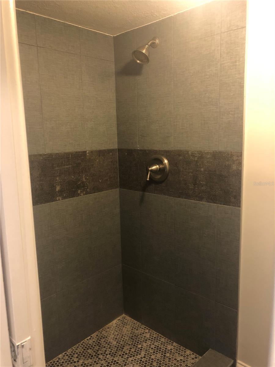 122 LAKEVIEW WAY #122