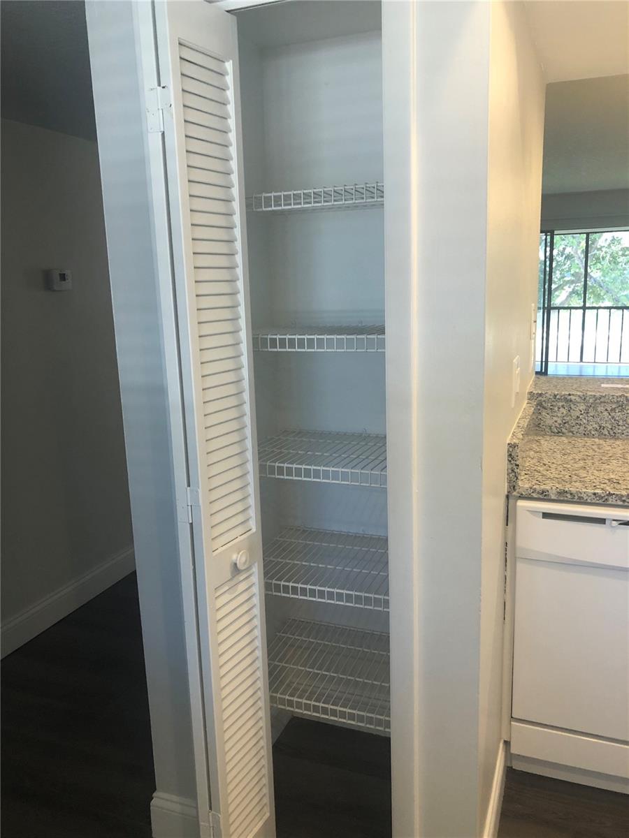 122 LAKEVIEW WAY #122