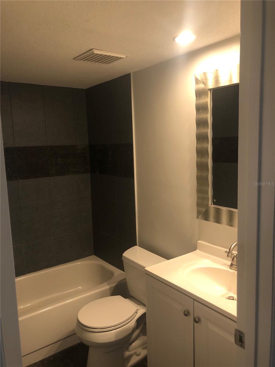 122 LAKEVIEW WAY #122