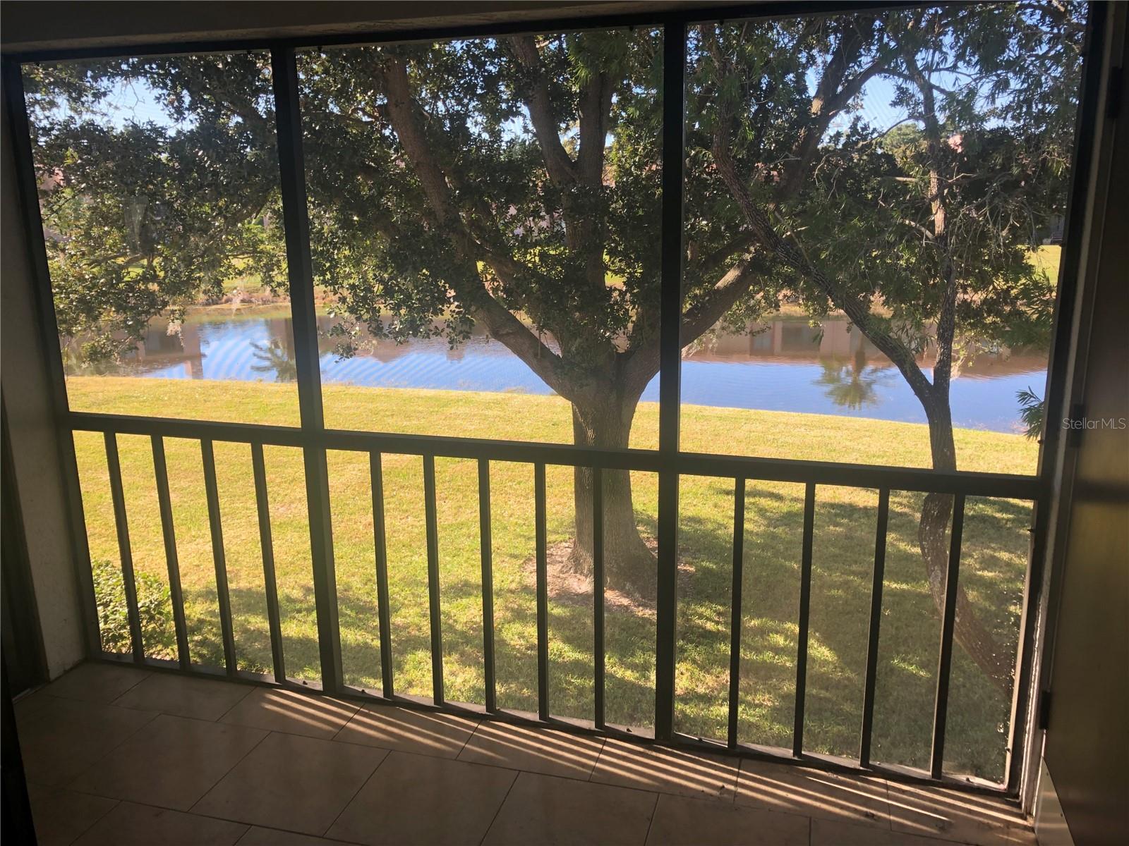 122 LAKEVIEW WAY #122