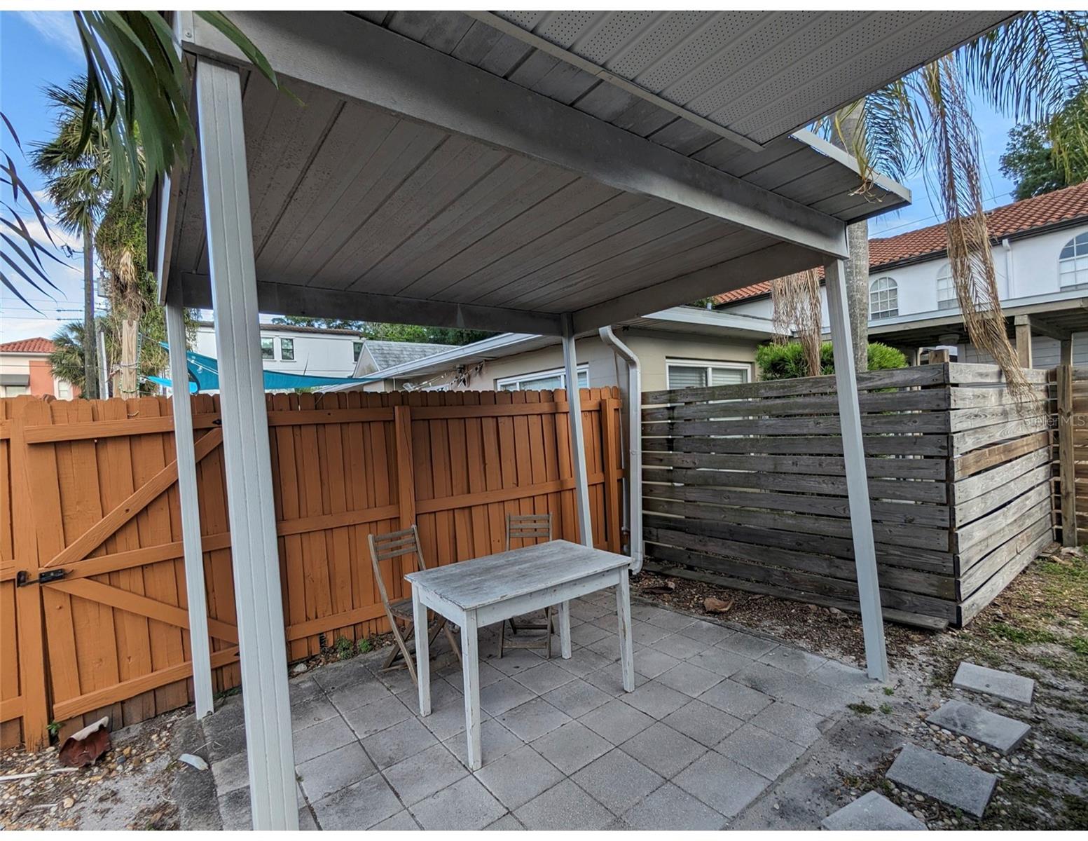 411 S ALBANY AVE #3