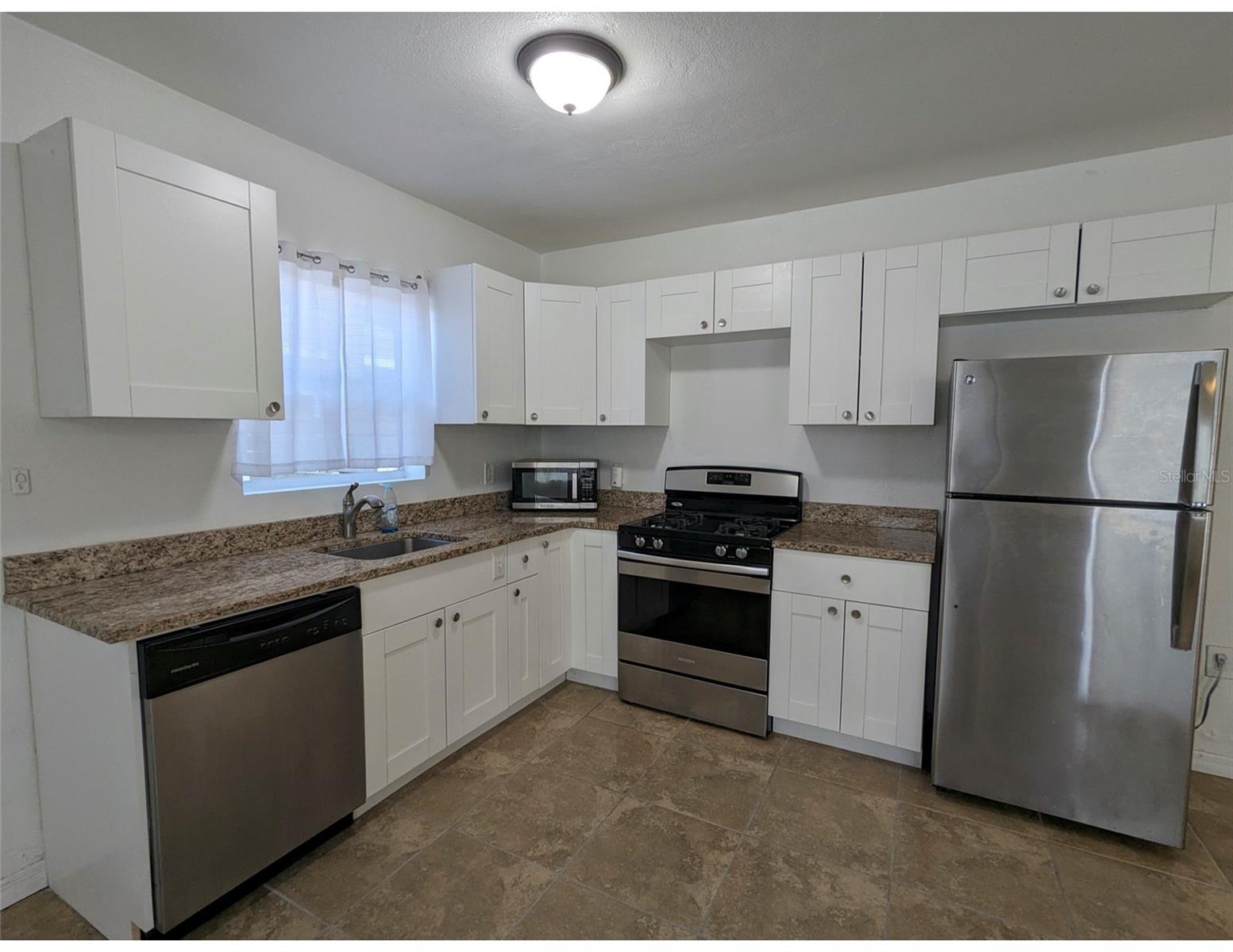 411 S ALBANY AVE #3