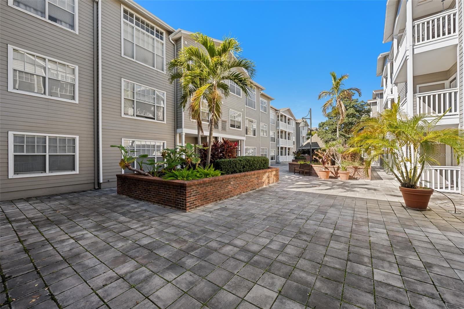 800 S DAKOTA AVE #221