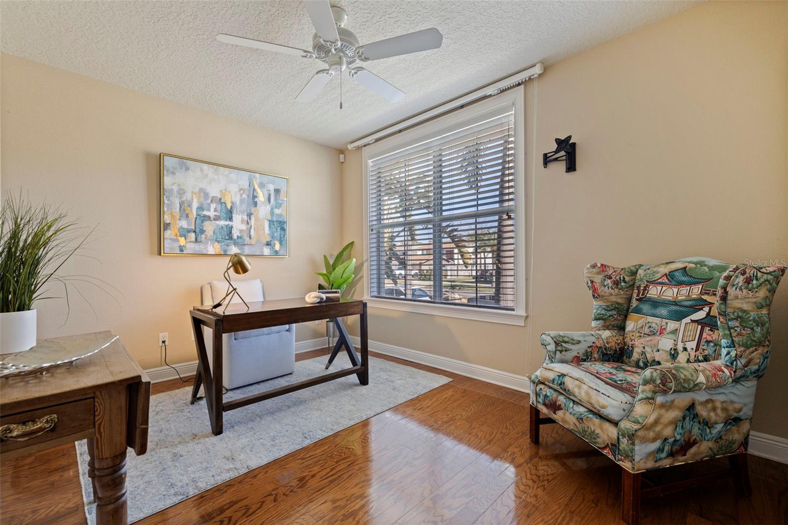114 E DAVIS BLVD #4