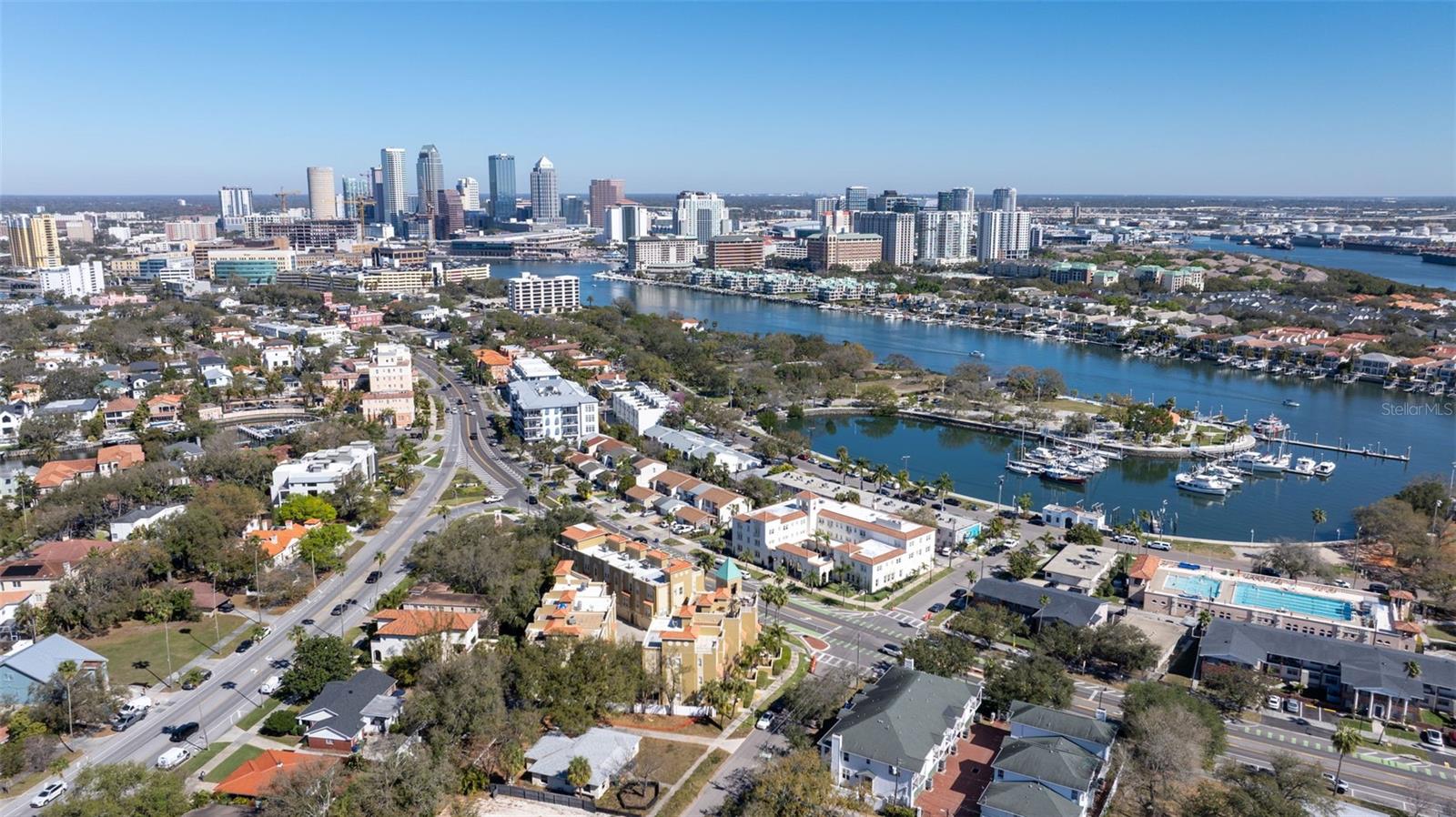 114 E DAVIS BLVD #4