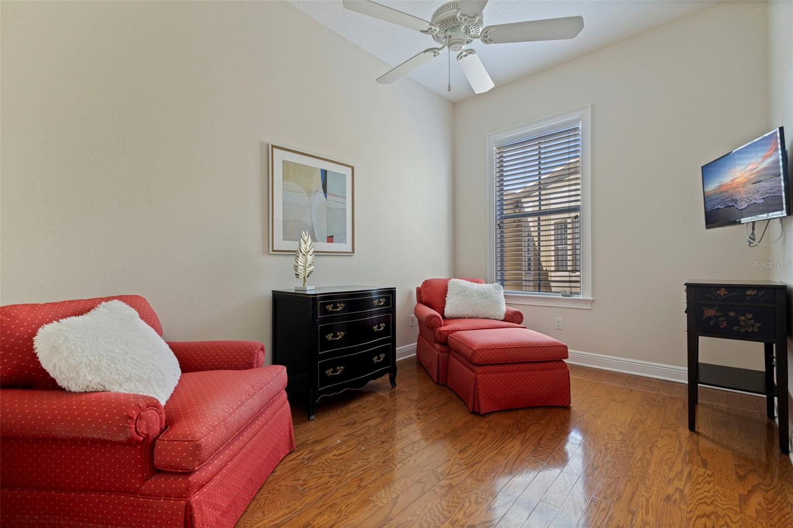 114 E DAVIS BLVD #4