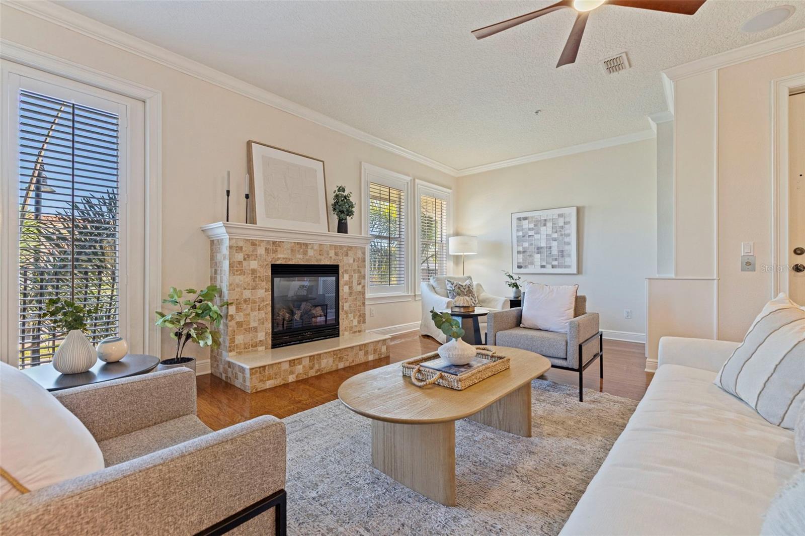 114 E DAVIS BLVD #4