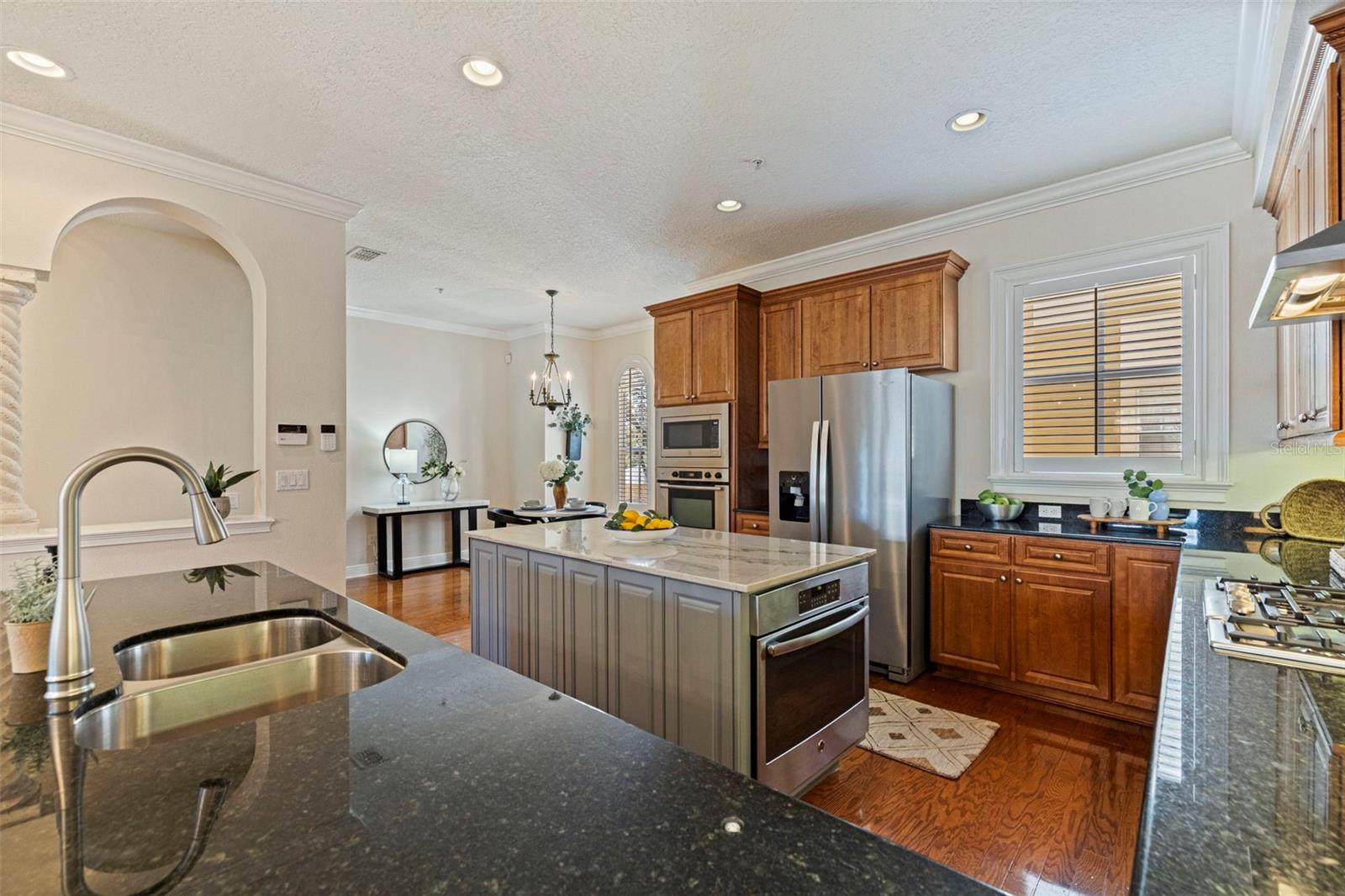 114 E DAVIS BLVD #4