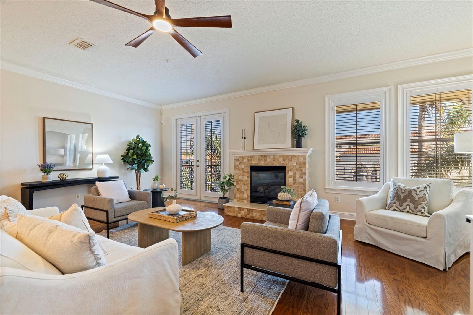114 E DAVIS BLVD #4
