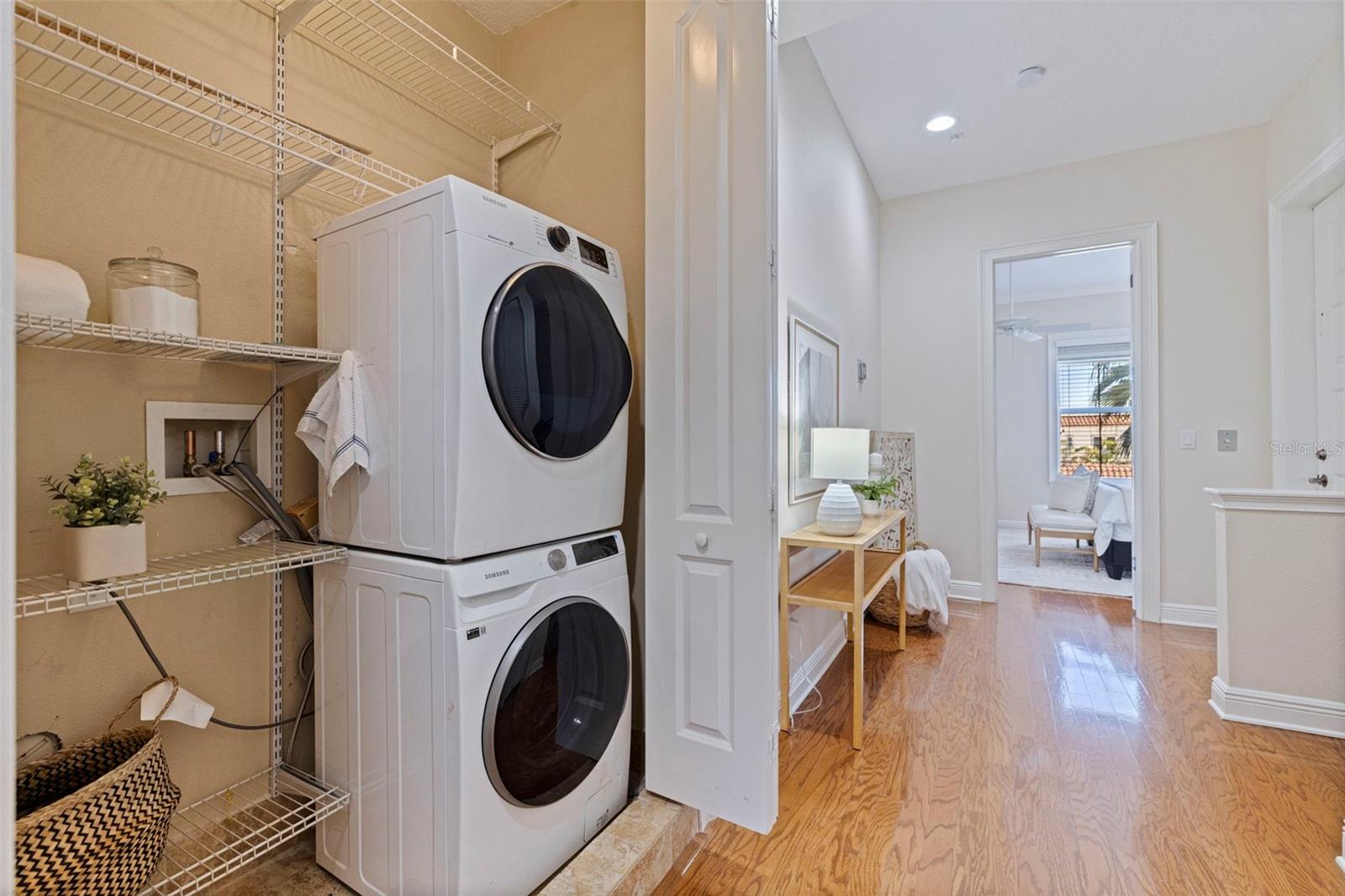 114 E DAVIS BLVD #4