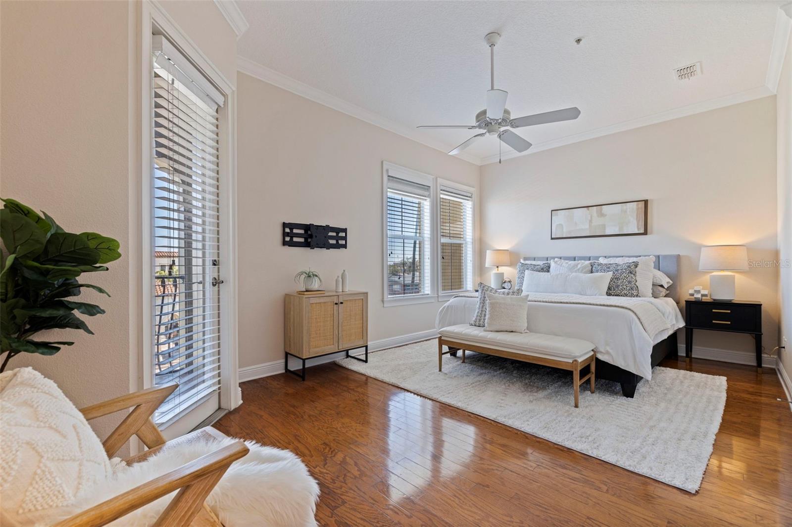 114 E DAVIS BLVD #4