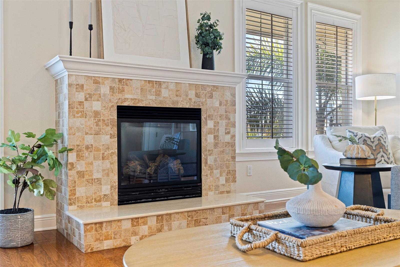 114 E DAVIS BLVD #4