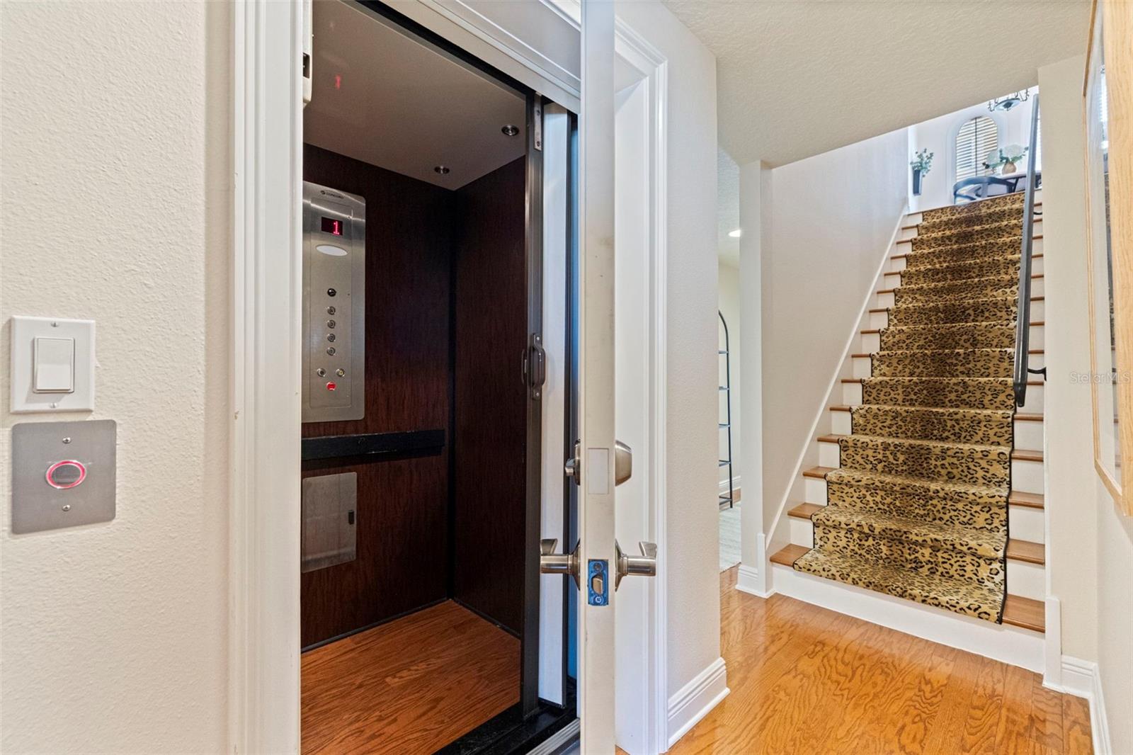 114 E DAVIS BLVD #4