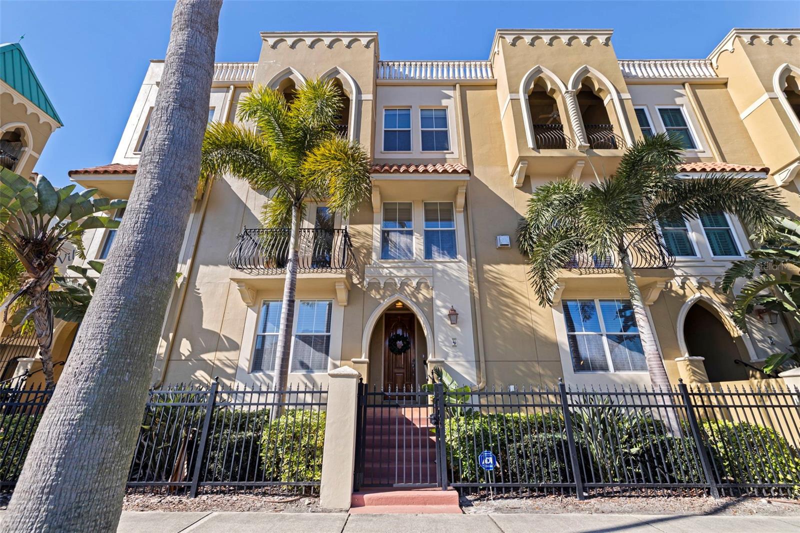 114 E DAVIS BLVD #4
