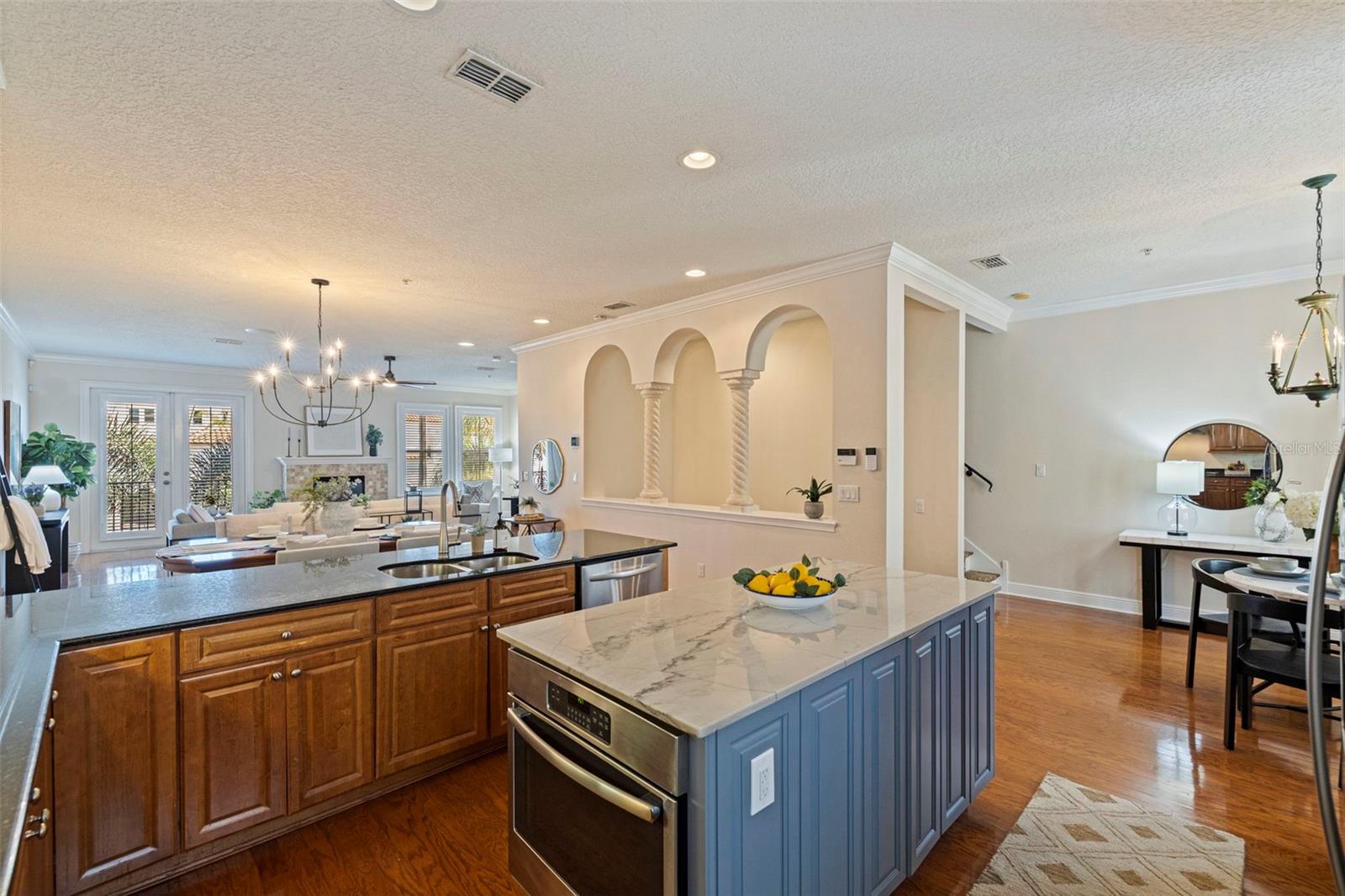 114 E DAVIS BLVD #4