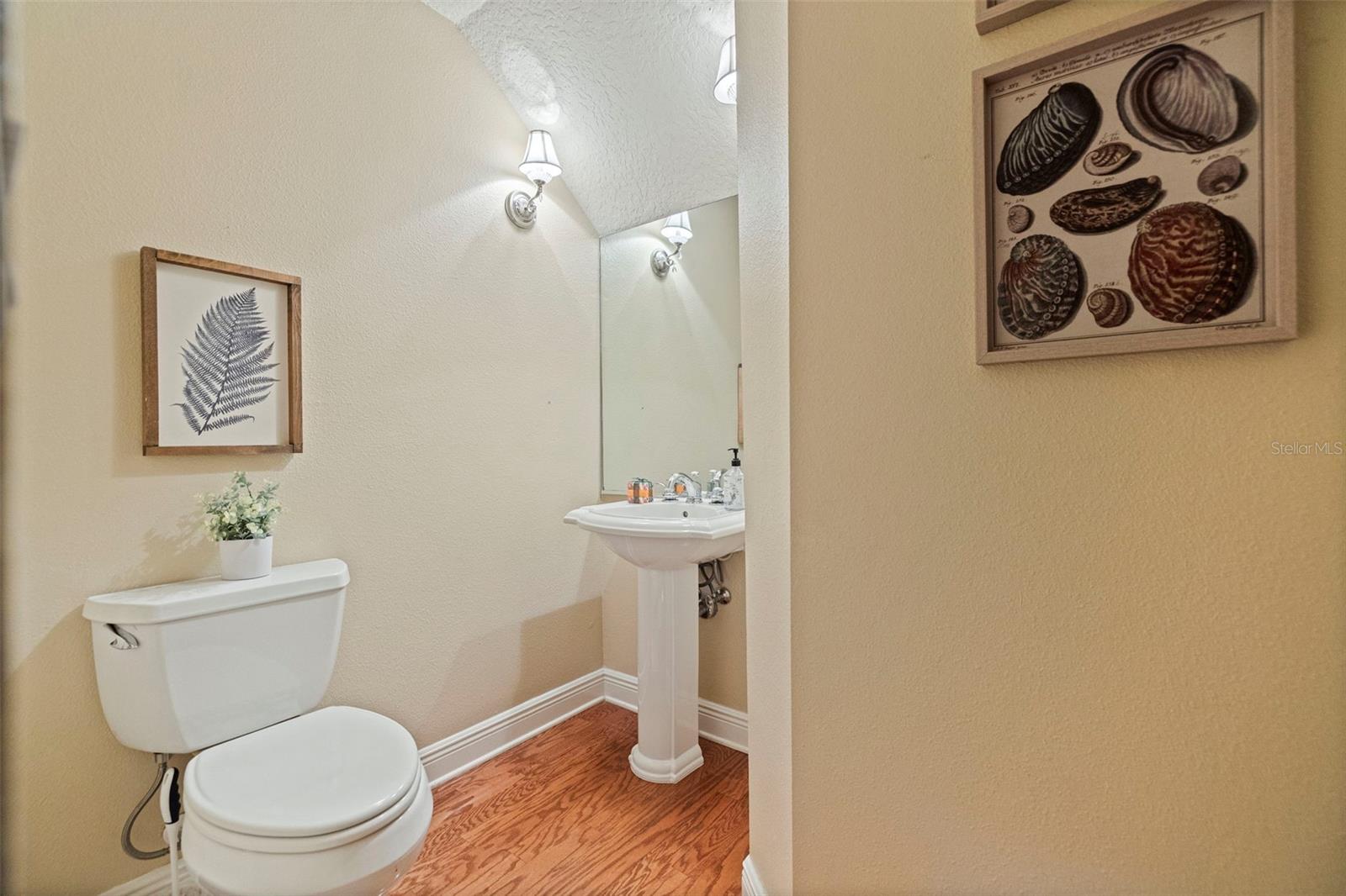 114 E DAVIS BLVD #4