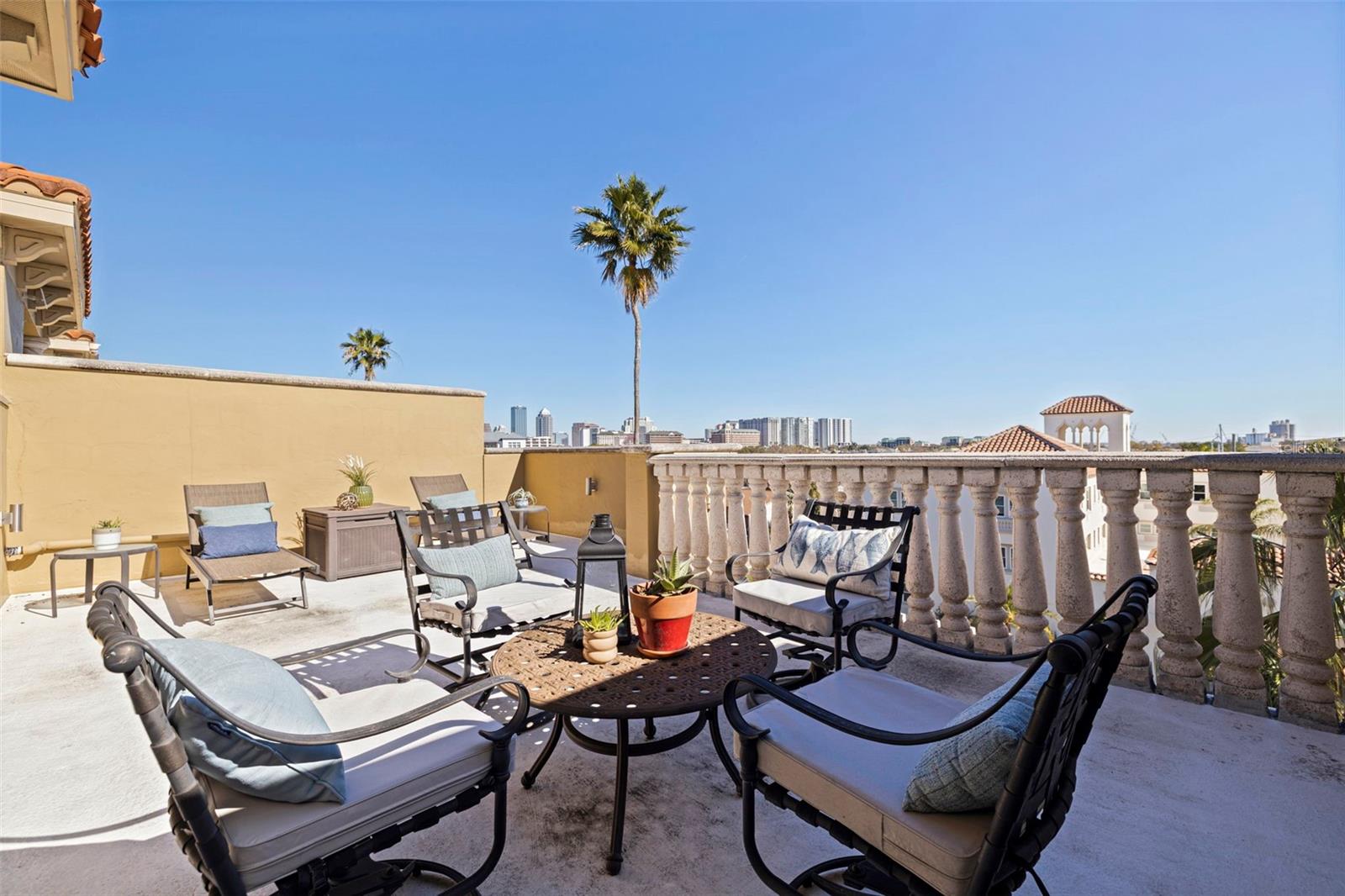 114 E DAVIS BLVD #4