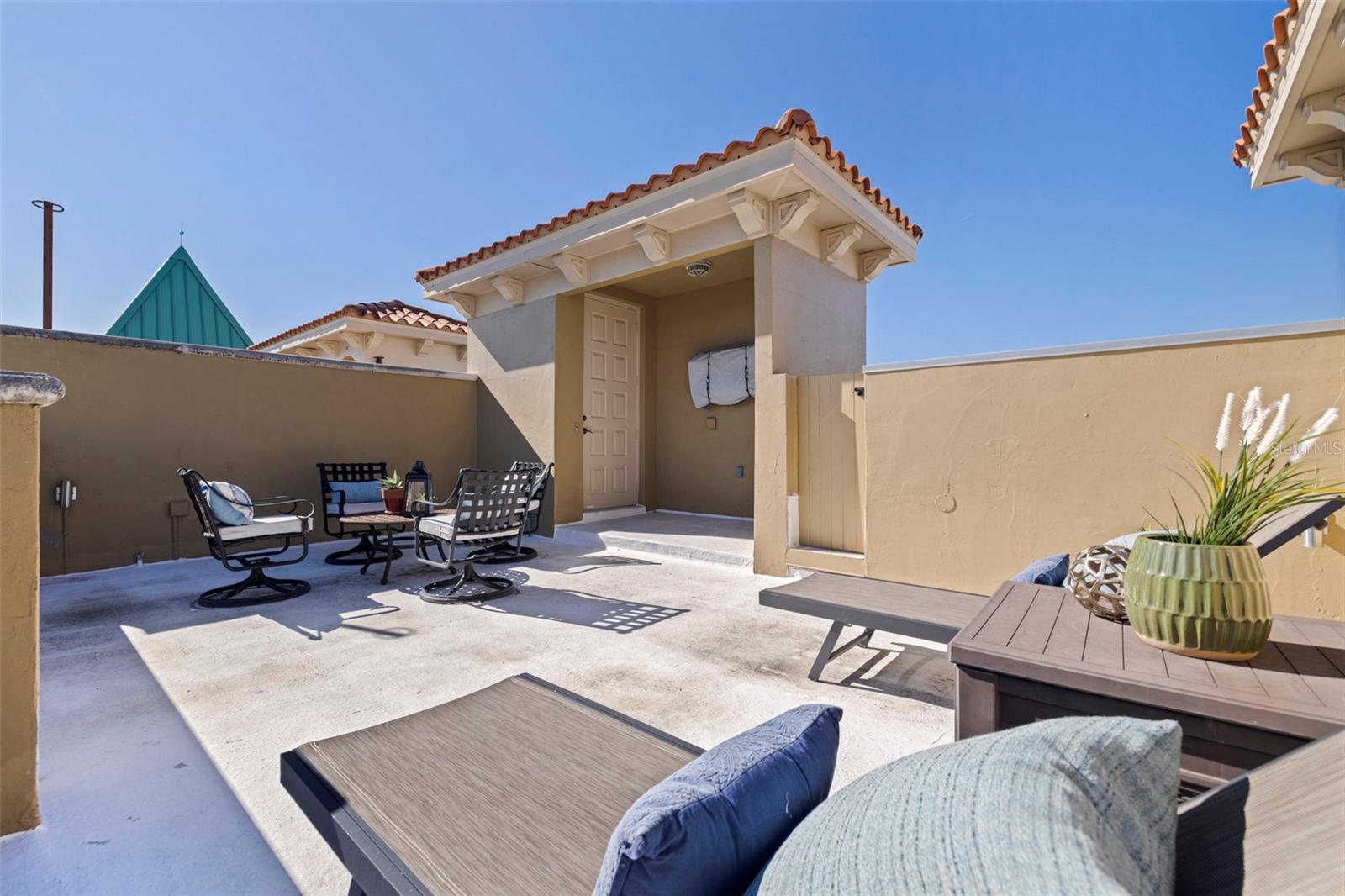 114 E DAVIS BLVD #4