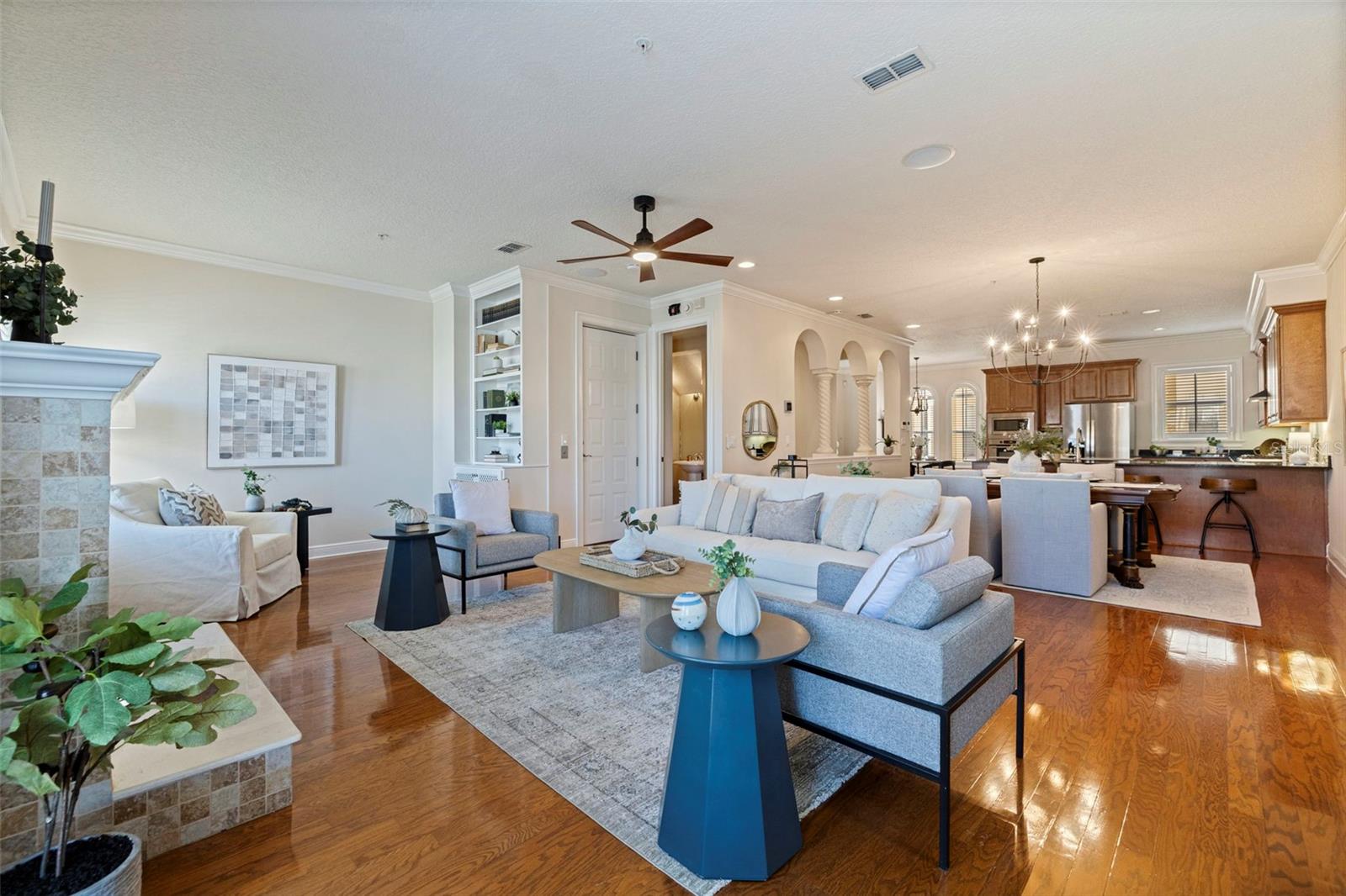 114 E DAVIS BLVD #4