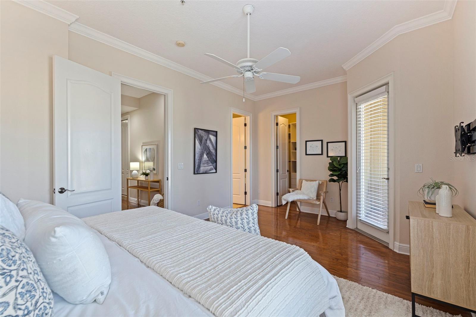 114 E DAVIS BLVD #4
