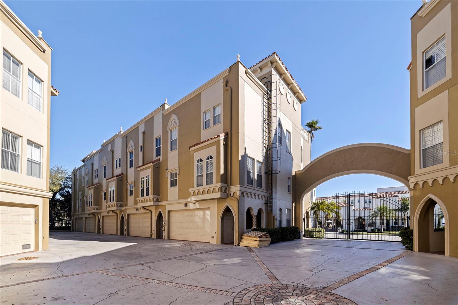 114 E DAVIS BLVD #4
