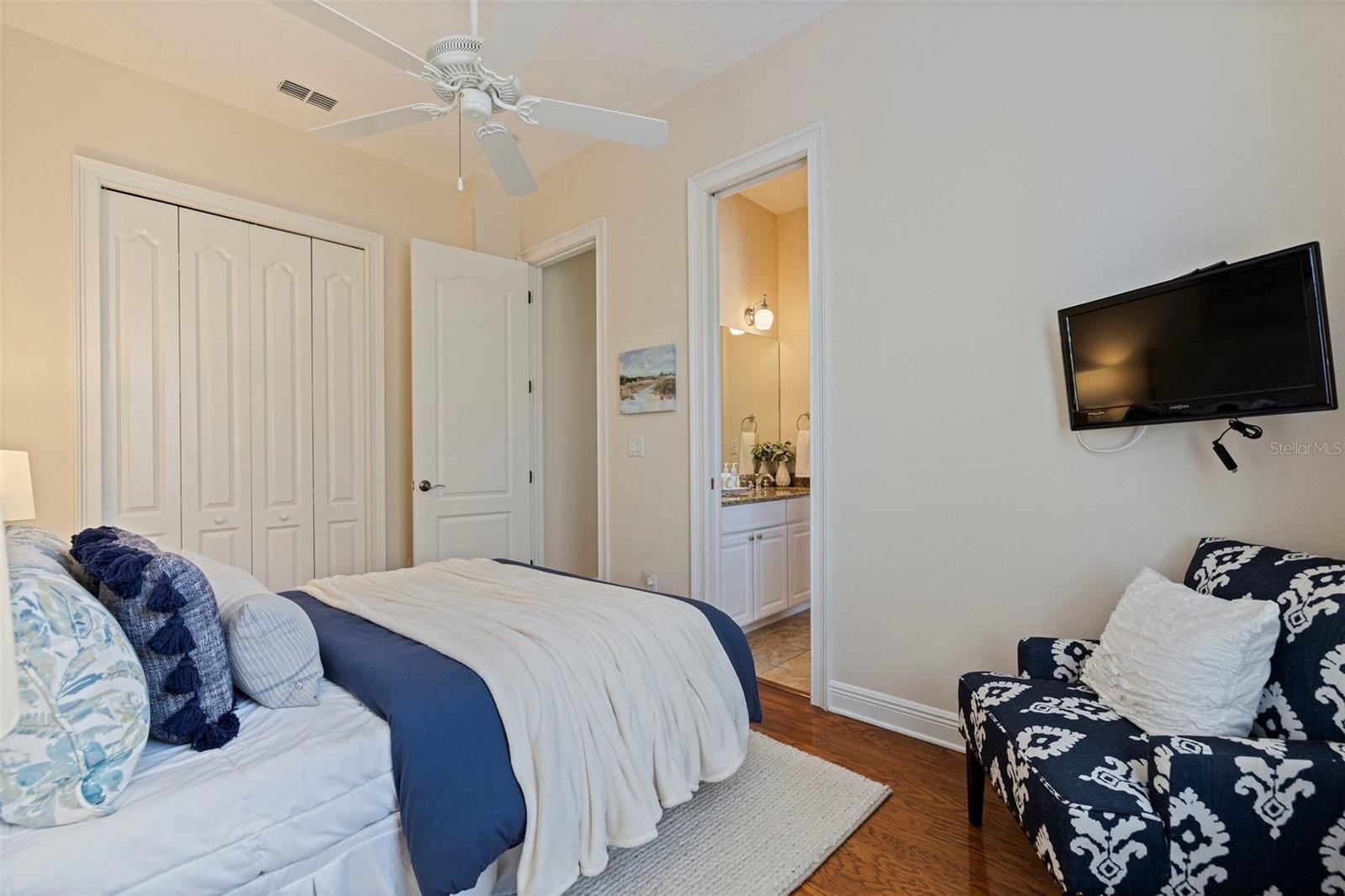 114 E DAVIS BLVD #4