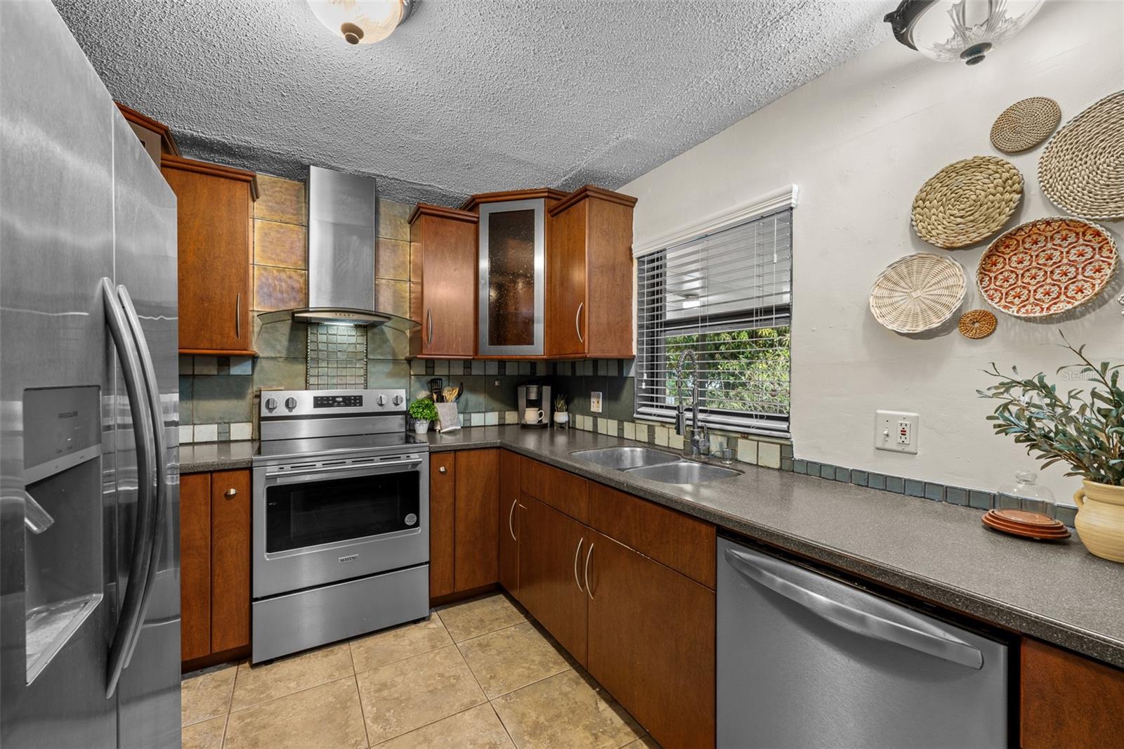 1363 ESSEX DR