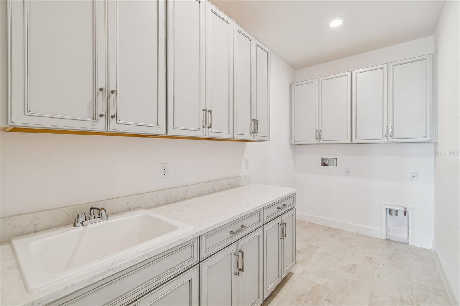 958 SIGNET DR