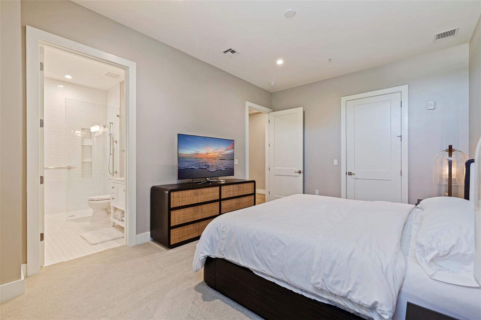 91 DAVIS BLVD #201