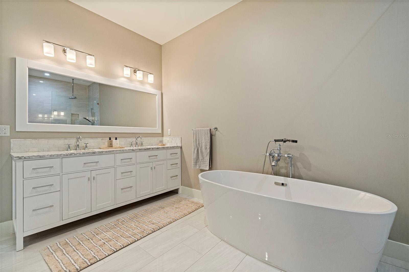91 DAVIS BLVD #201